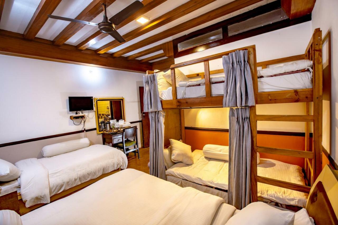 Shangrila Boutique Hotel Катманду Екстериор снимка