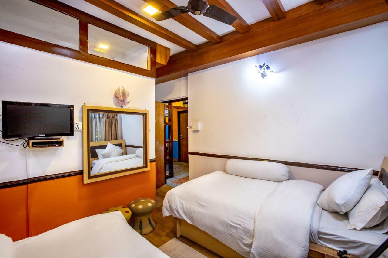 Shangrila Boutique Hotel Катманду Екстериор снимка