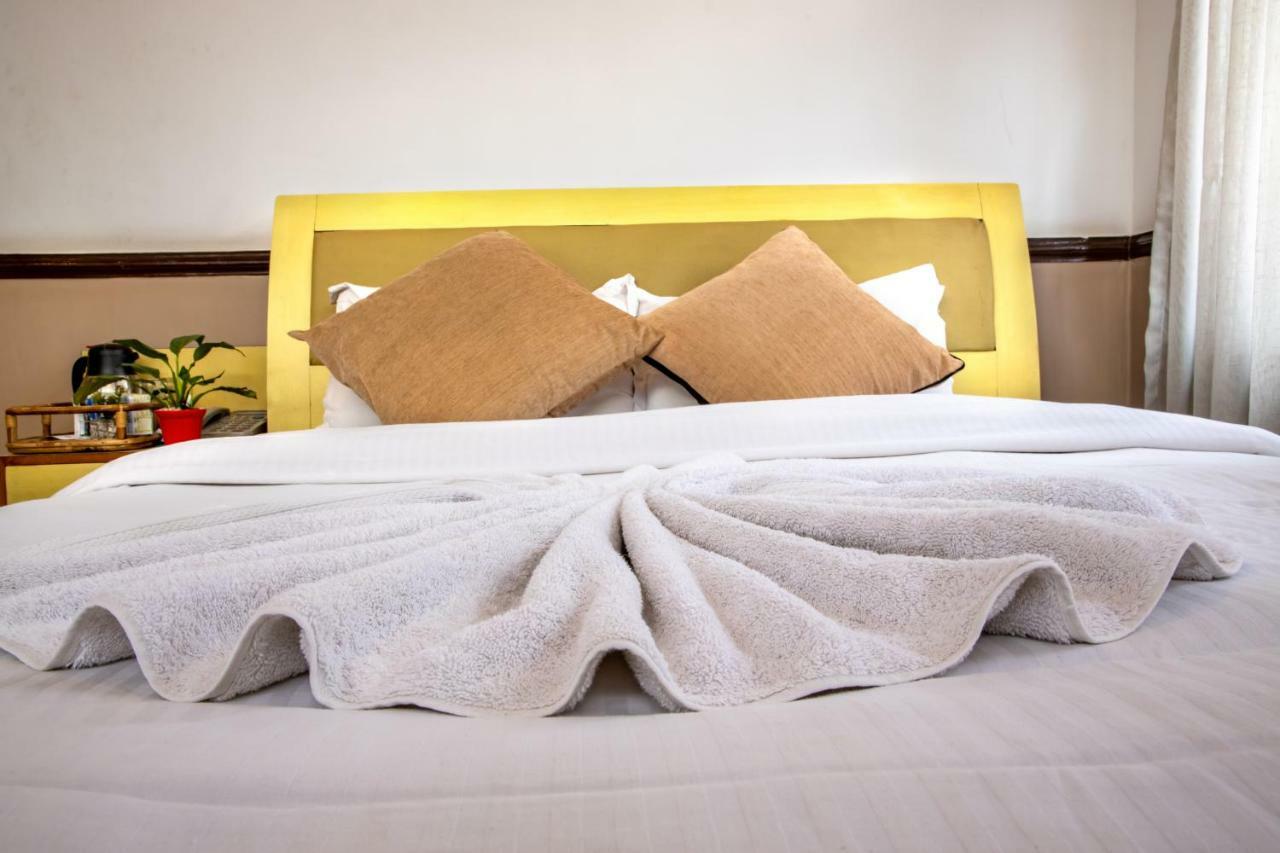 Shangrila Boutique Hotel Катманду Екстериор снимка