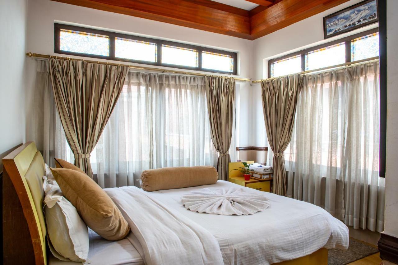 Shangrila Boutique Hotel Катманду Екстериор снимка