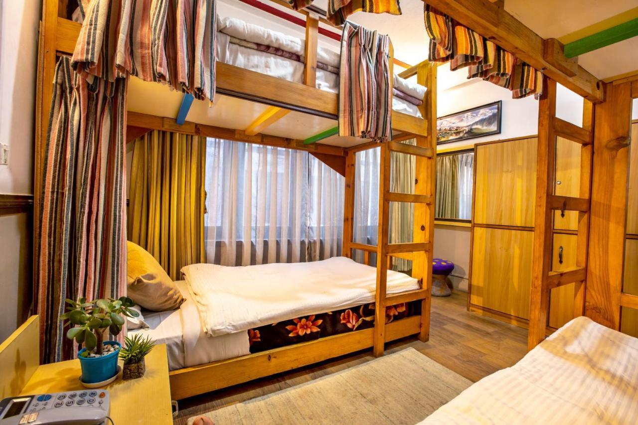 Shangrila Boutique Hotel Катманду Екстериор снимка